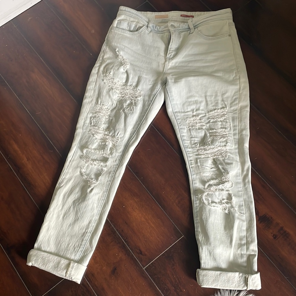 Super cute Pilcro boyfriend cut jeans